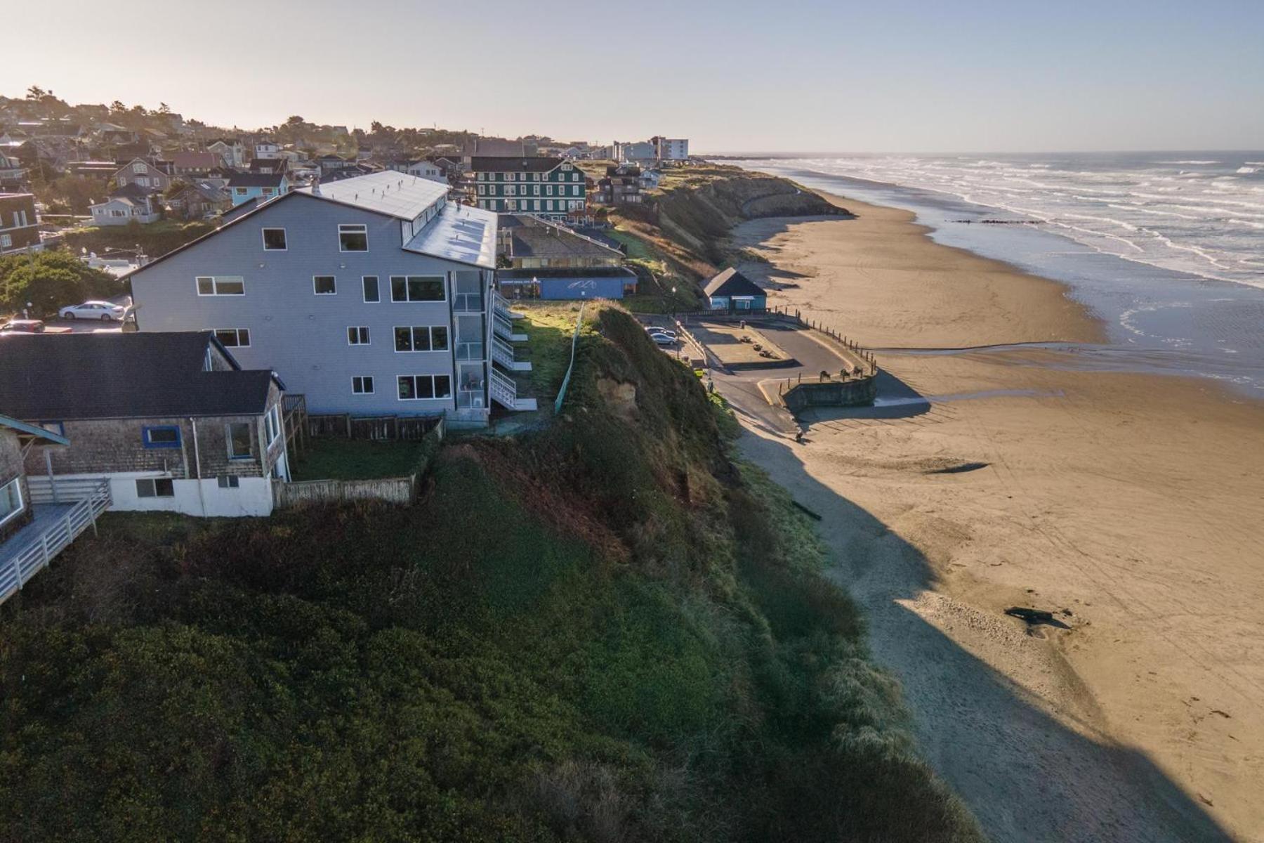 On The Beach Newport Exterior photo