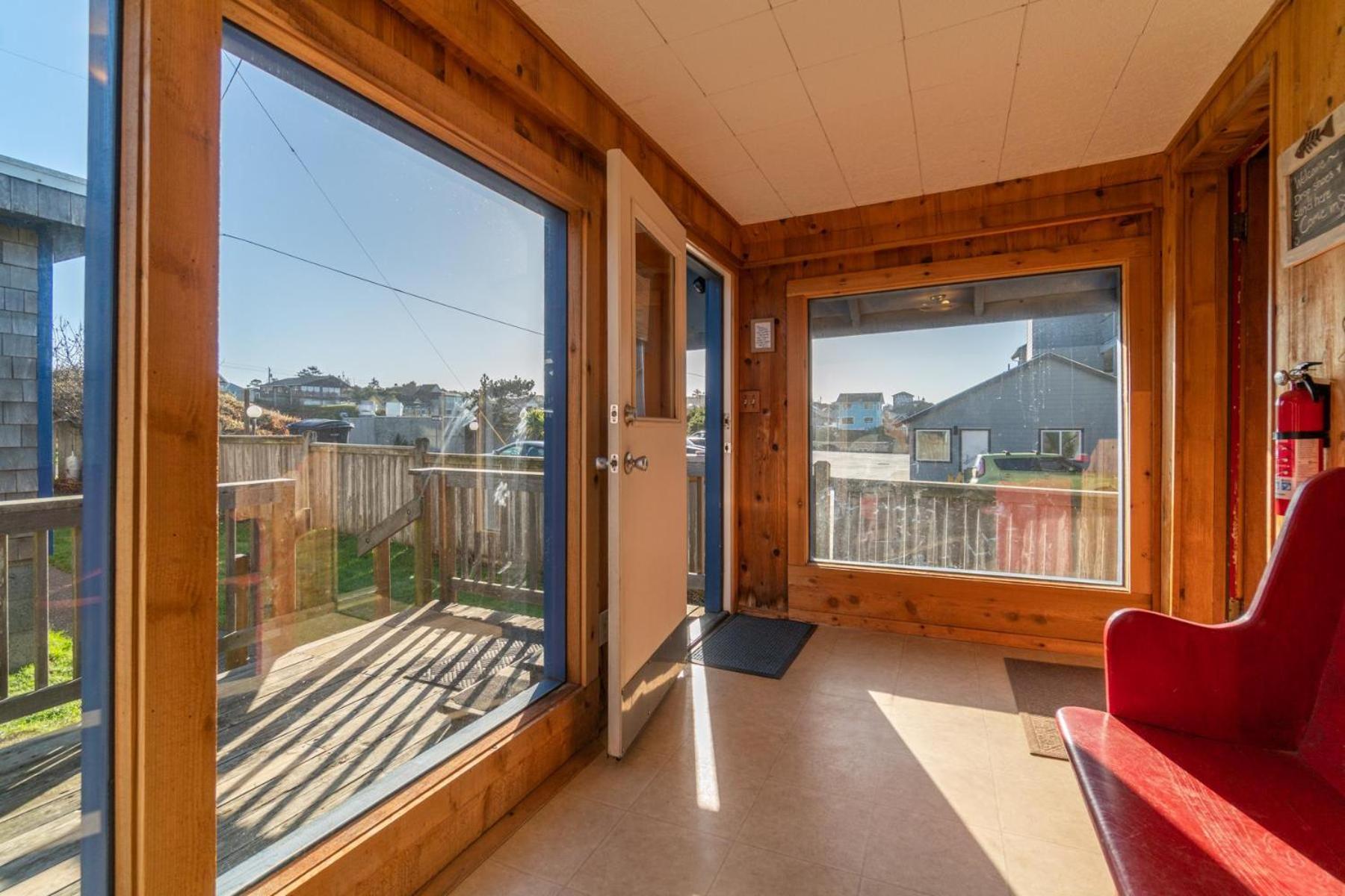 On The Beach Newport Exterior photo